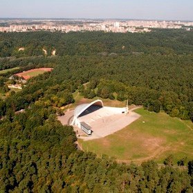 Read more about the article Prieš tiltą Vilniaus Vingio parke kovojama peticija – NE viešajam transportui