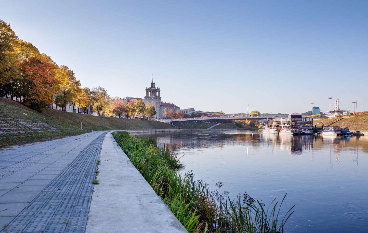 You are currently viewing Žalieji kreipėsi į institucijas dėl Vilniaus planų gilinti Nerį: ekosistema pavojuje